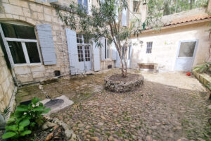 Location Arles quartier Roquette - jardin