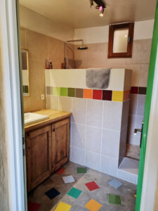 Location maison à Suzette au domaine de la Ferme saint Martin - salle de bain